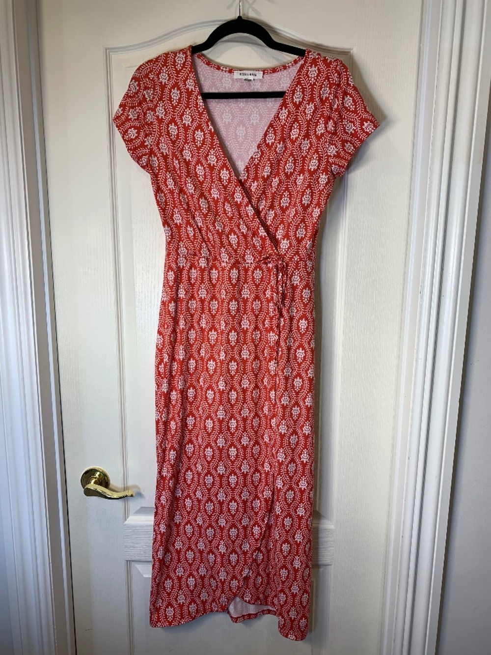 Rebel Sugar, robe longue style porte feuille rouge-orangé et motifs blanc, gr. L